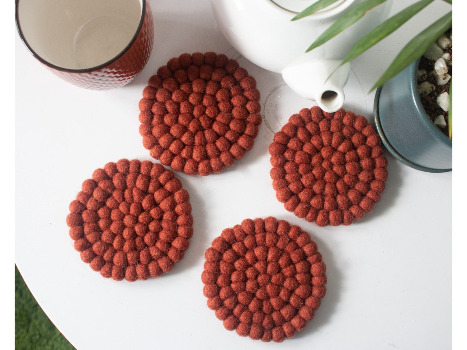 10cm Solid Color Handmade Felt Ball Coaster