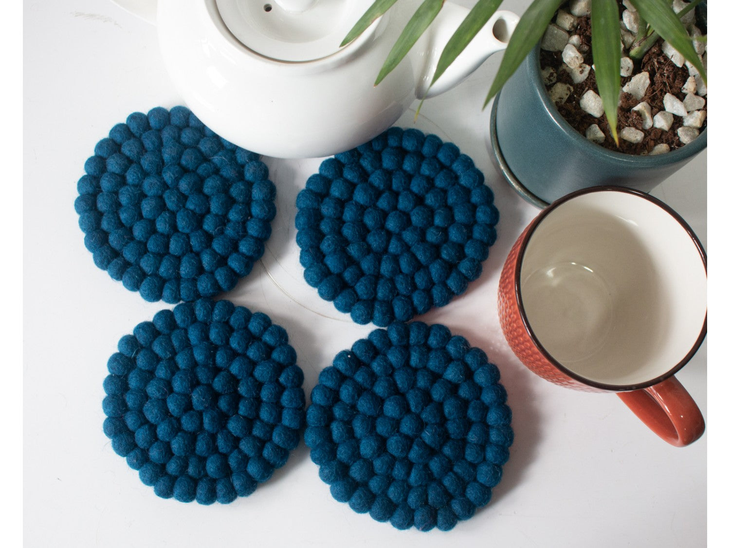 10cm Solid Color Handmade Felt Ball Coaster