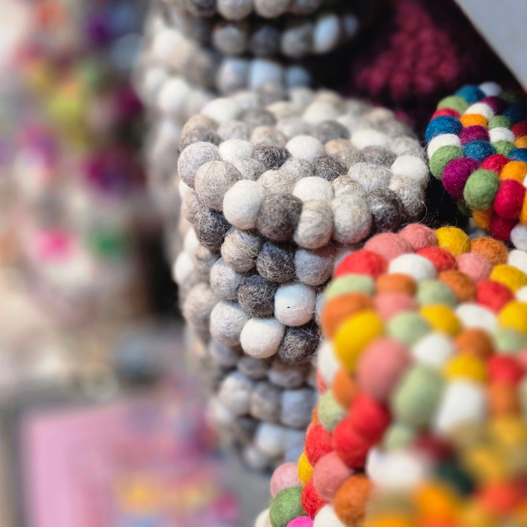 10cm Solid Color Handmade Felt Ball Coaster