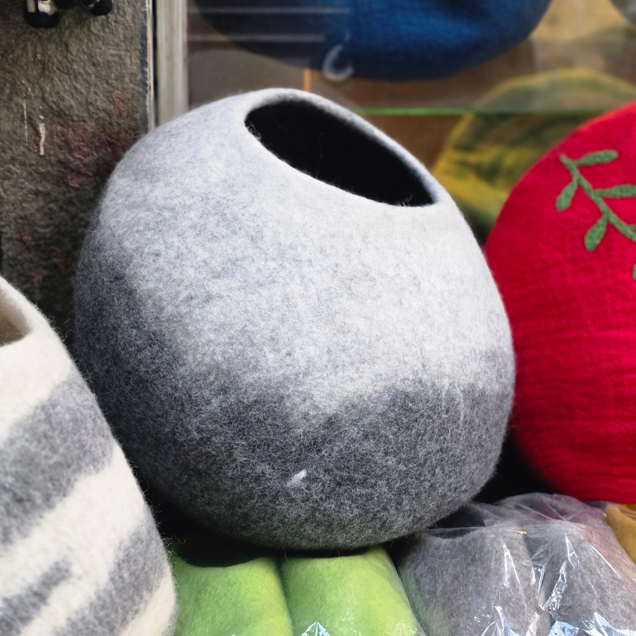 Wool Felt Cat Cave Dual Color