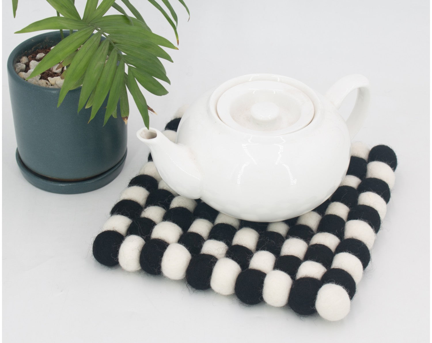 20x20cm Checkered Square Felt Ball Trivet