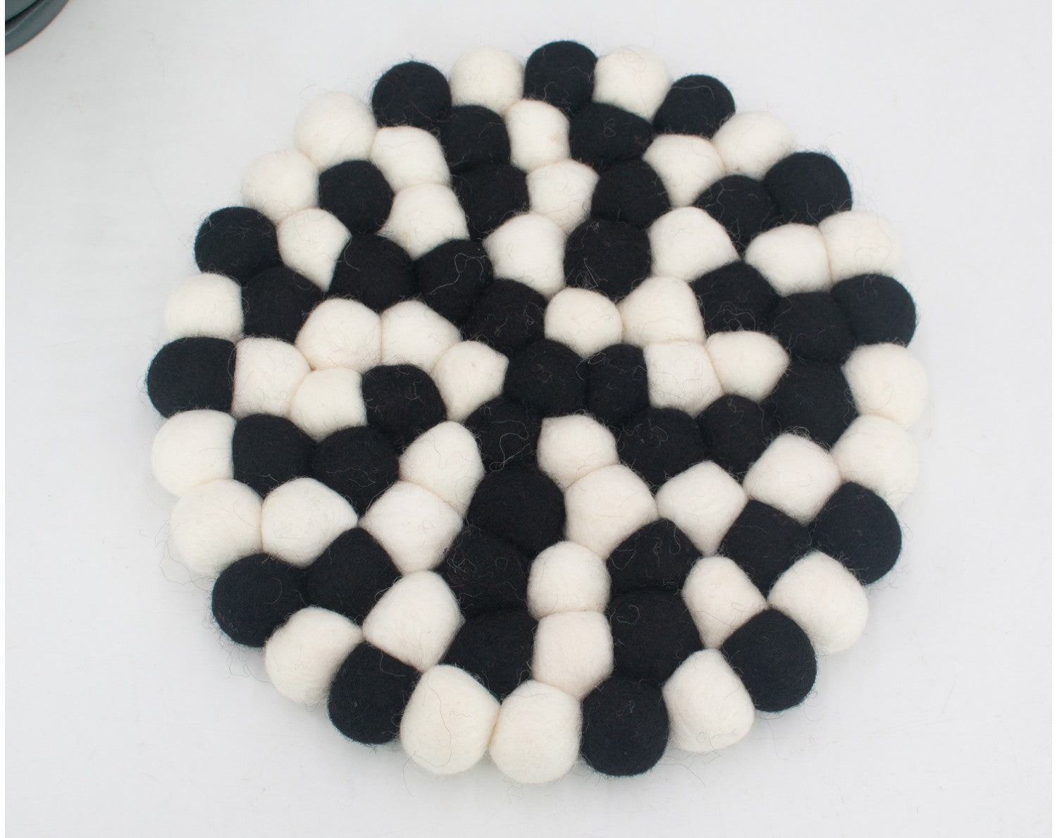 Checkered Round Felt Ball Trivet